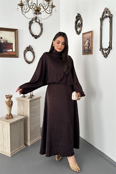 Kahve Jakarlı Saten Elbise