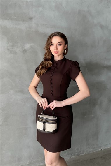 Kahverengi Önü Düğmeli Elbise