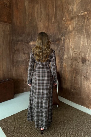 Kahverengi Pileli Ekoseli Elbise