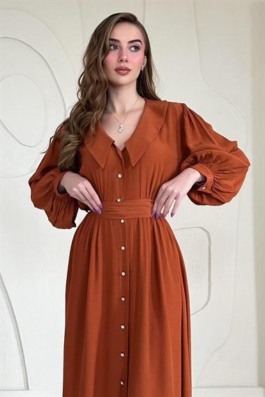 Kiremit Düğmeli ve Kuşaklı Elbise