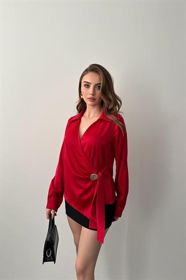 Kırmızı Gold Aksesuar Detaylı Saten Bluz