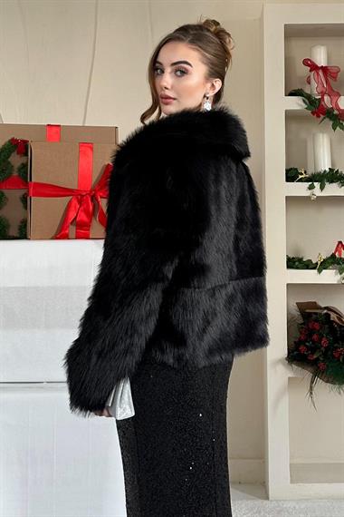 Siyah Kürklü Kısa Manto