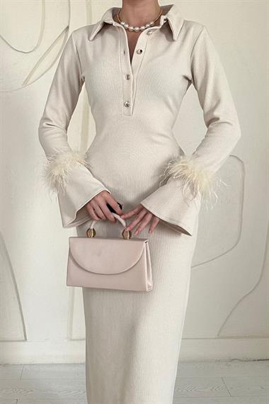 Bej Kol Ucu Tüylü Elbise