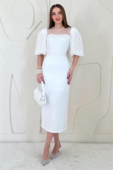 Beyaz Kolları Dantelli İnci Detaylı Elbise