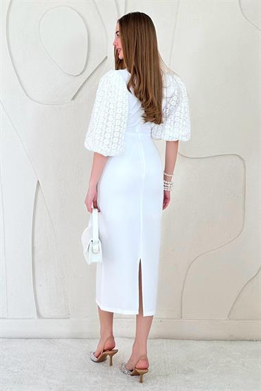 Beyaz Kolları Dantelli İnci Detaylı Elbise