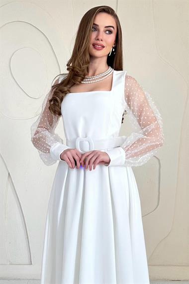 Beyaz Kolları Organize Kemer Detaylı Elbise