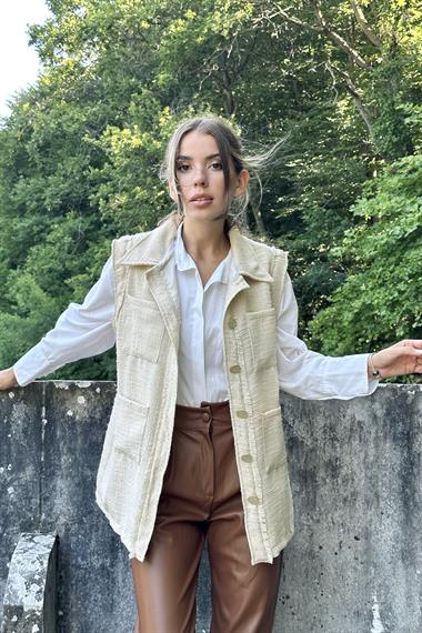 Bej Cepli ve Düğmeli Yelek