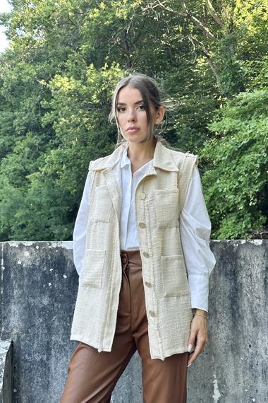 Bej Cepli ve Düğmeli Yelek