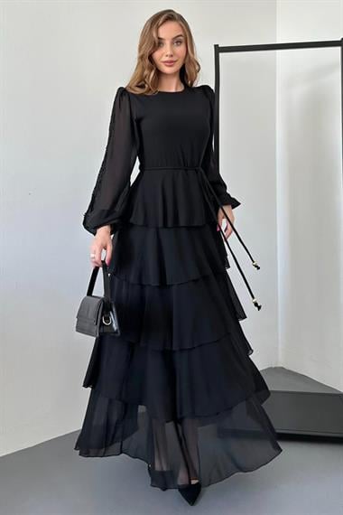 Siyah Kolu Dantel Detaylı Astarlı Kat Kat Şifon Elbise