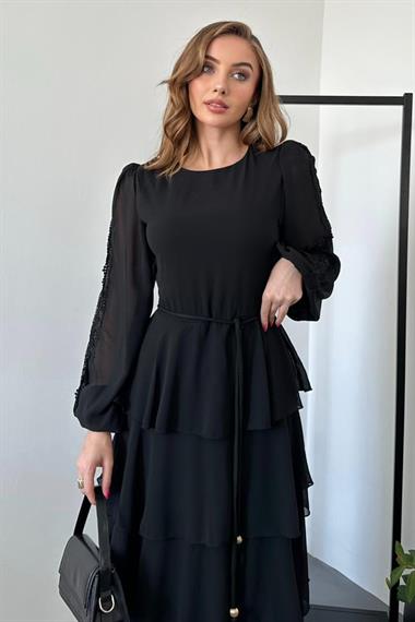 Siyah Kolu Dantel Detaylı Astarlı Kat Kat Şifon Elbise