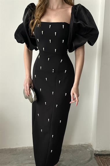 Siyah Kolu Garnili İşleme Detaylı Elbise