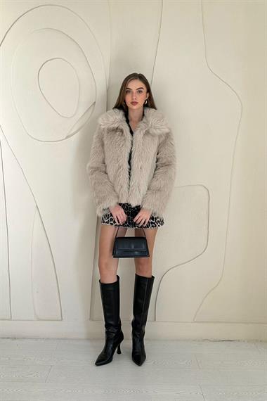 Bej Kürklü Kısa Manto