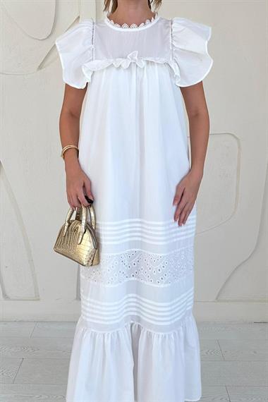 Beyaz Omuzu Fırfır Detaylı ve Büzgülü Elbise