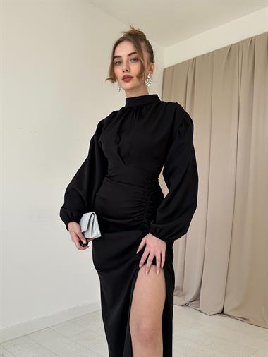 Siyah Önü Büzgülü Eteği Yırtmaçlı Elbise