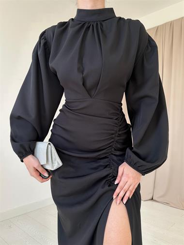 Siyah Önü Büzgülü Eteği Yırtmaçlı Elbise