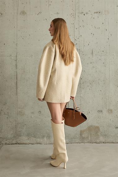 Bej Oversize İki Düğmeli Kaşe Manto