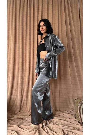 Gri Parlak Gömlek ve Pantolon Takım