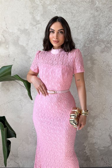 Pembe Dantel Detaylı Elbise