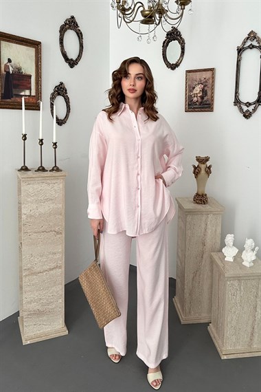 Pembe Gömlekli İkili Takım