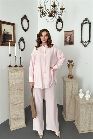 Pembe Gömlekli İkili Takım
