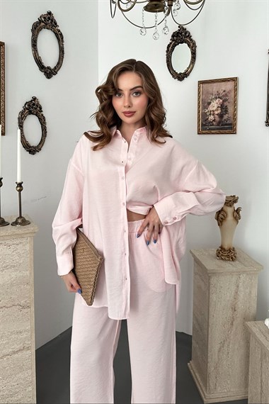 Pembe Gömlekli İkili Takım
