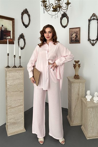 Pembe Gömlekli İkili Takım