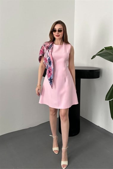 Pembe Kolsuz Kısa Elbise