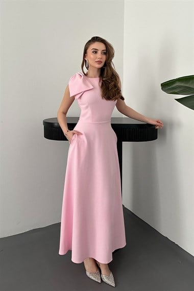 Pembe OMUZ FİYONKLU ELBİSE