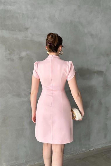 Pembe Önü Düğmeli Elbise