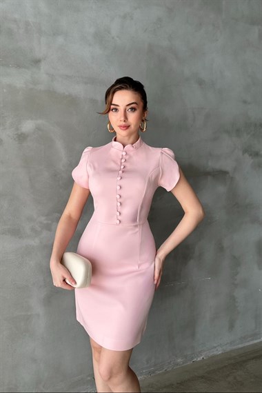 Pembe Önü Düğmeli Elbise