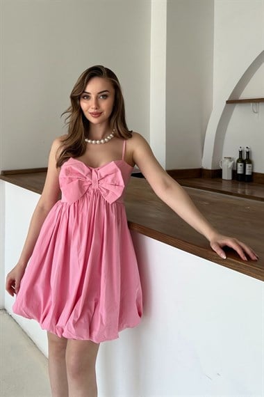 Pembe Önü Fiyonklu Askılı Elbise
