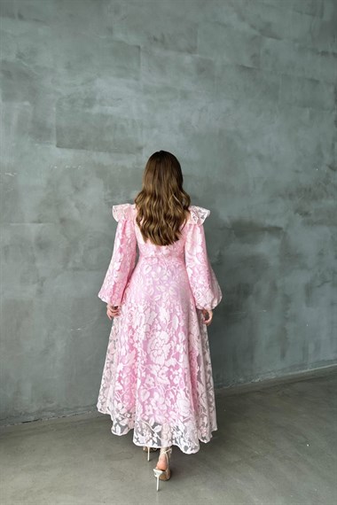 Pembe Yakası Fular Detaylı Elbise