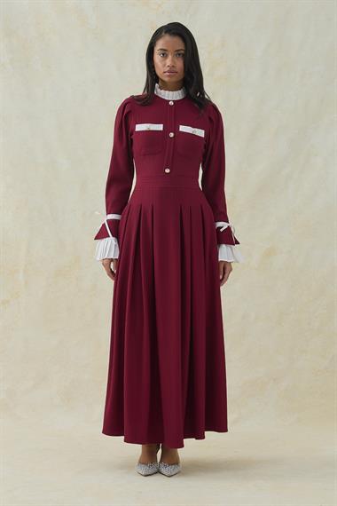 Bordo Pilise Detaylı Siyah Elbise