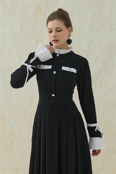 Siyah Pilise Detaylı Siyah Elbise