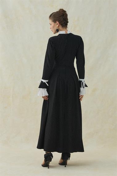 Siyah Pilise Detaylı Siyah Elbise