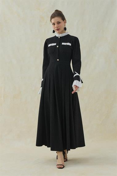 Siyah Pilise Detaylı Siyah Elbise