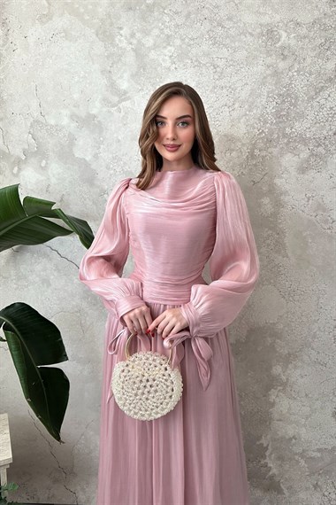 Pudra Büzgü Detaylı Manşetli Kuşak Elbise