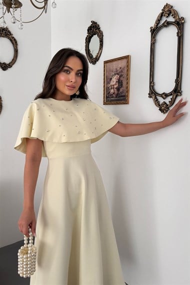 Sarı Taş detaylı pelerinli elbise