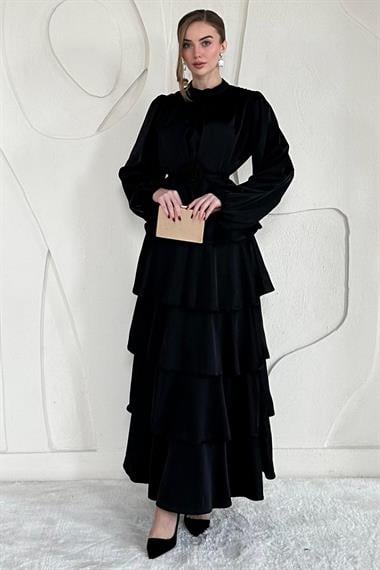 Siyah Saten Gül Detaylı Kat Kat Elbise