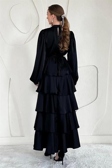 Siyah Saten Gül Detaylı Kat Kat Elbise