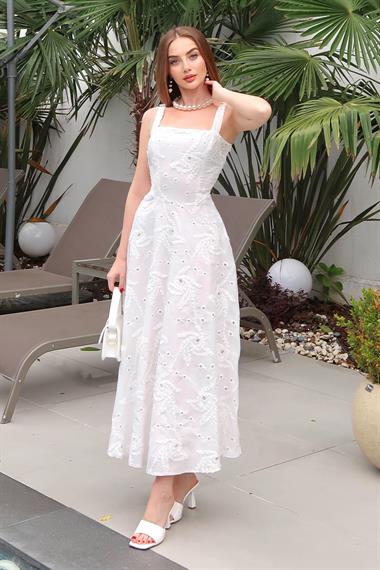 Beyaz Sırt Bağlama Detaylı Askılı Brode Elbise