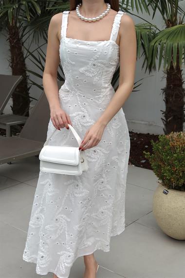 Beyaz Sırt Bağlama Detaylı Askılı Brode Elbise