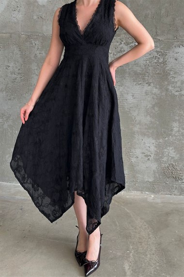 Siyah Brodeli Elbise