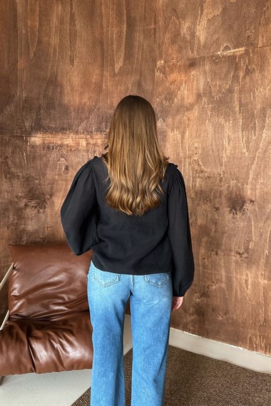 Siyah Fırfırlı Bluz