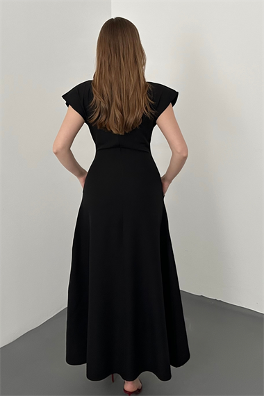 Siyah Göğüs Büzgülü Elbise