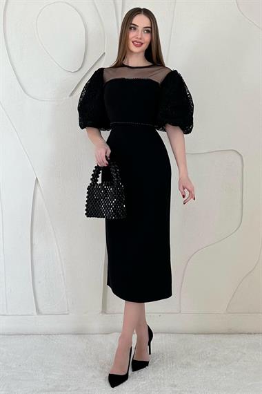 Siyah Kolları Dantelli İnci Detaylı Elbise