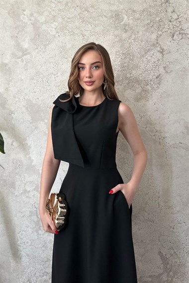 Siyah OMUZ FİYONKLU ELBİSE