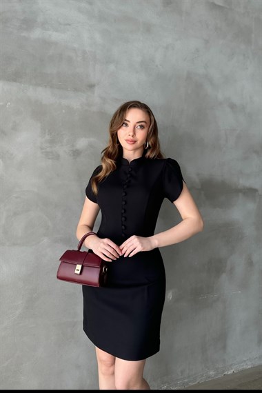 Siyah Önü Düğmeli Elbise