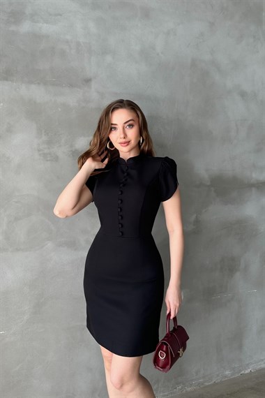 Siyah Önü Düğmeli Elbise