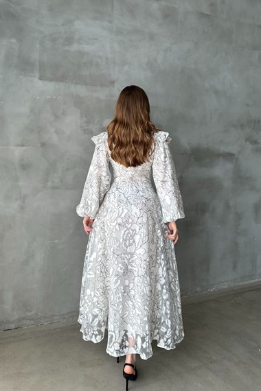 Siyah Yakası Fular Detaylı Elbise